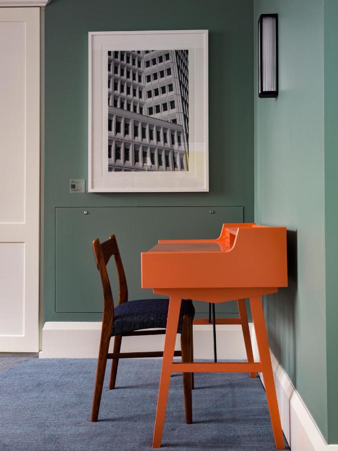 The Observatory Hotel Christchurch Exteriér fotografie A small desk in a home office