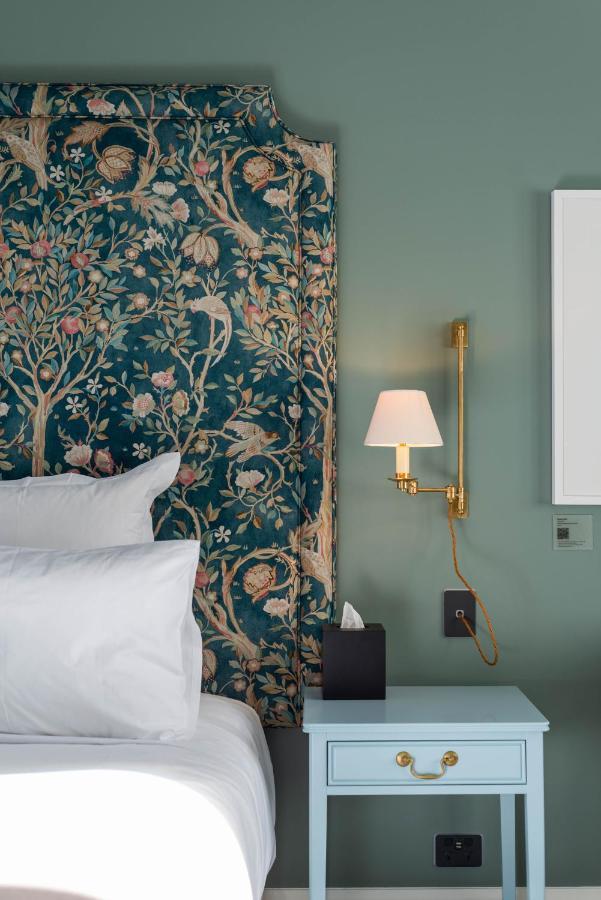 The Observatory Hotel Christchurch Exteriér fotografie A wall light