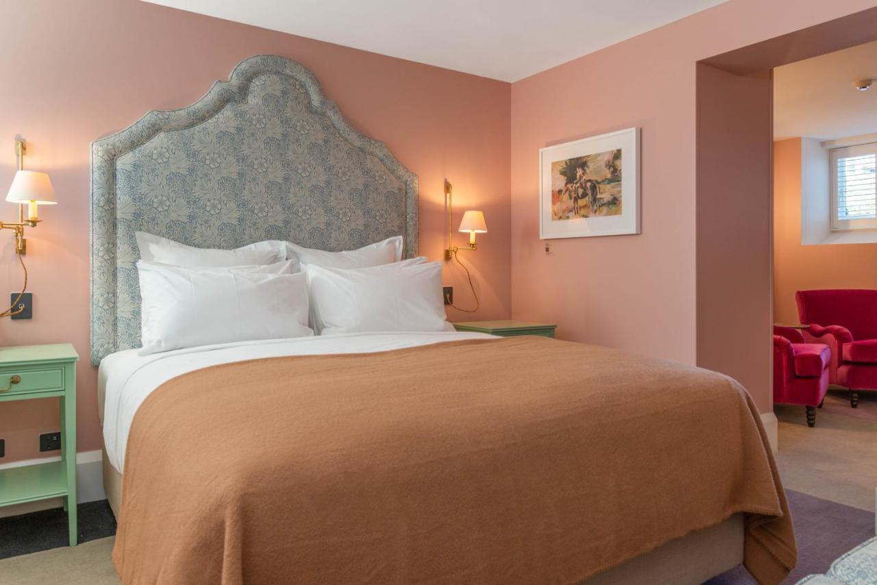 The Observatory Hotel Christchurch Exteriér fotografie A bedroom at the hotel