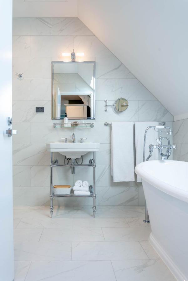 The Observatory Hotel Christchurch Exteriér fotografie Bathroom