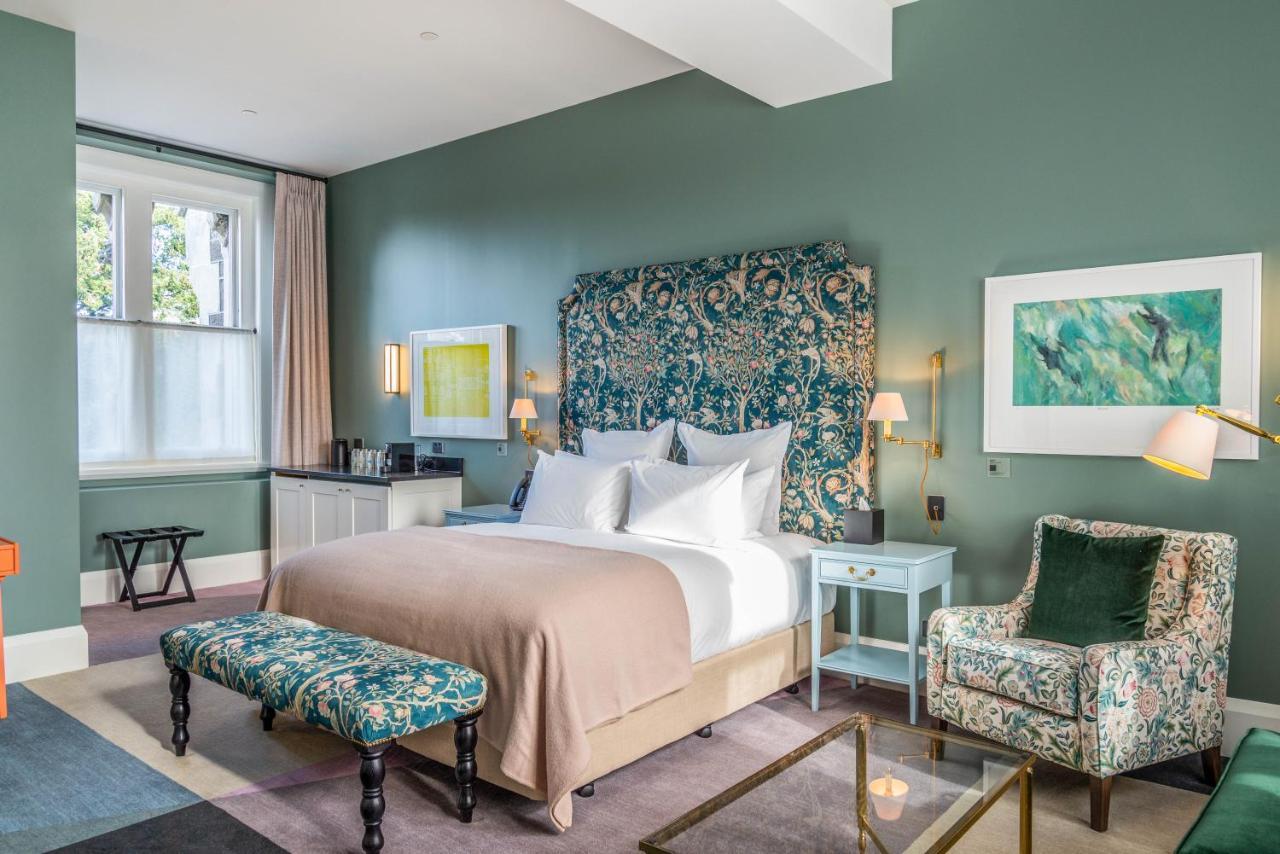 The Observatory Hotel Christchurch Exteriér fotografie A bedroom at the hotel