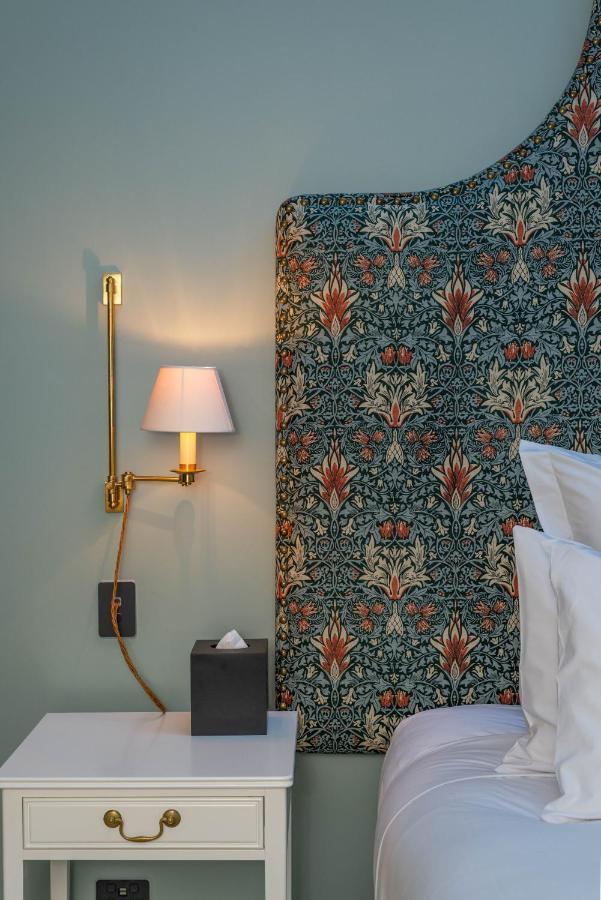 The Observatory Hotel Christchurch Exteriér fotografie Curtain in the bedroom of a suite at the Hotel Axelmannstein