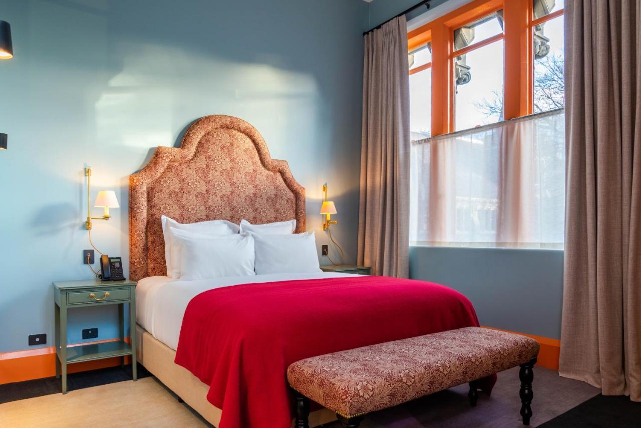 The Observatory Hotel Christchurch Exteriér fotografie A bedroom at the Hotel