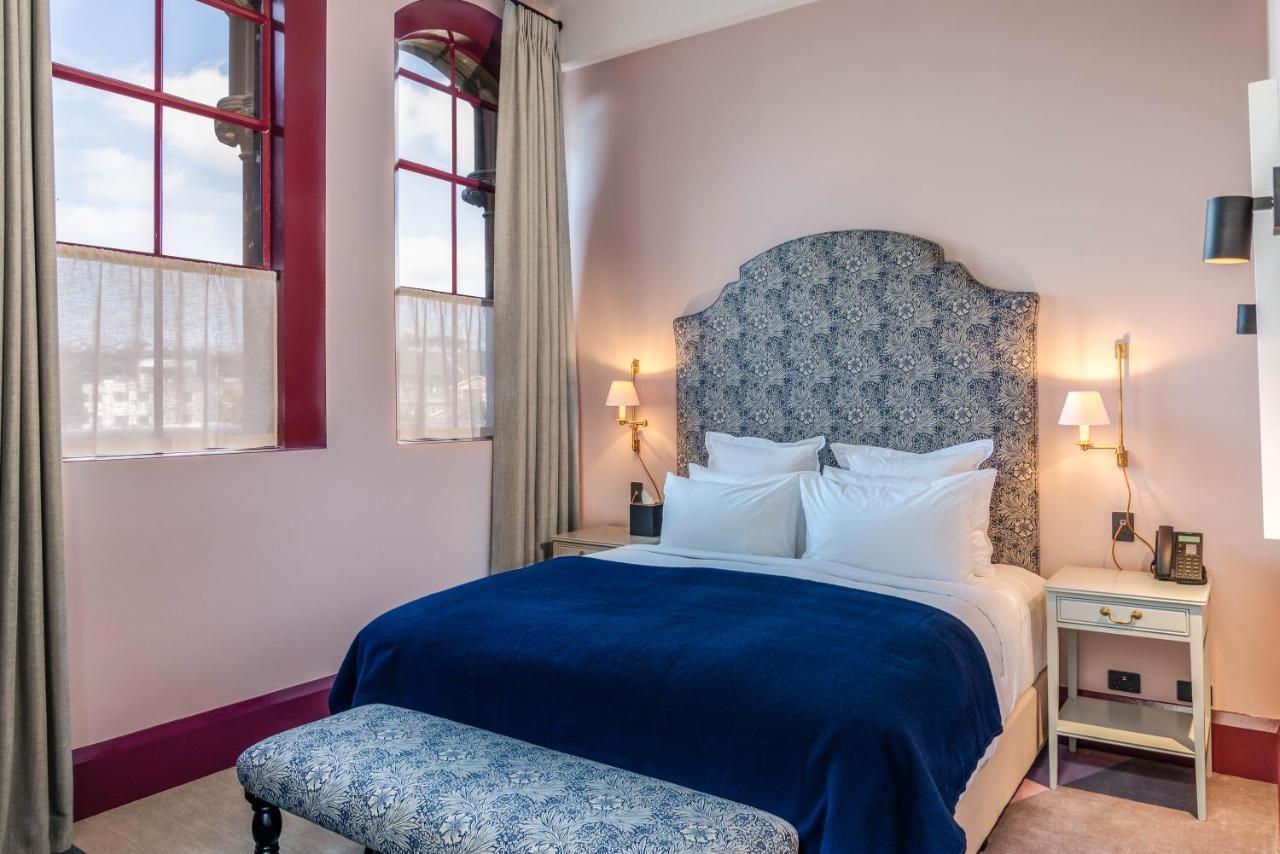 The Observatory Hotel Christchurch Exteriér fotografie A bedroom at the hotel